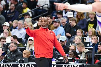 นักข่าวสหรัฐฯ: ผู้จัดการทั่วไปของ Trail Blazers สั่งห้ามผู้เล่นอย่างเคร่งครัดไม่ให้ติดต่อ Billups ในระหว่างการสอบสวน