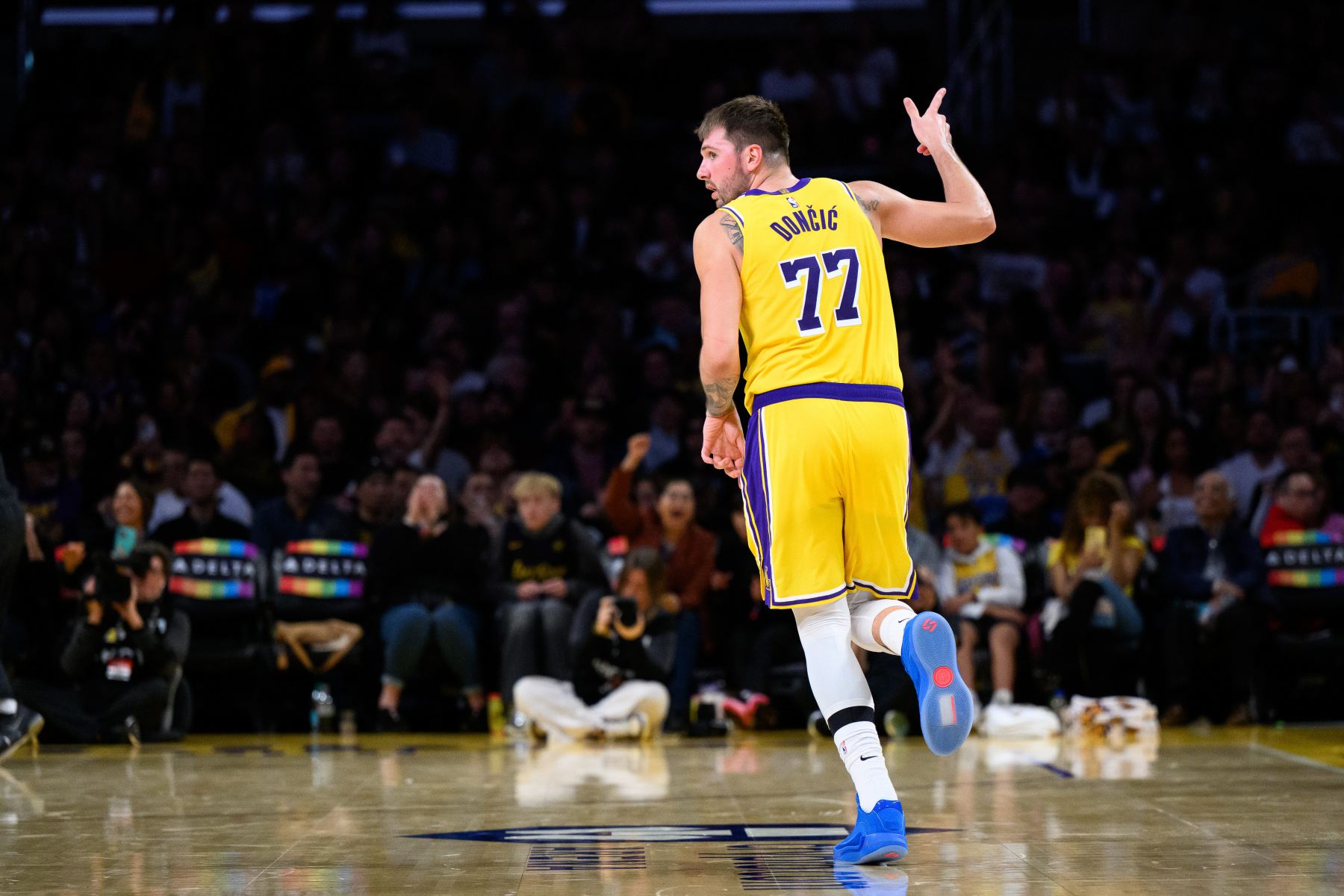 Lakers เอาชนะ Bucks ในช่วงพักครึ่ง! ดอนซิชมี 21 แต้มและ 5 แอสซิสต์ และผู้เล่นสำรองก็ไม่พลาดแม้แต่ประตูเดียว
