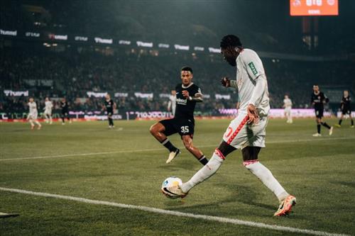 โคโลญจน์ vs ไอน์ทรัค แฟร้งค์เฟิร์ต