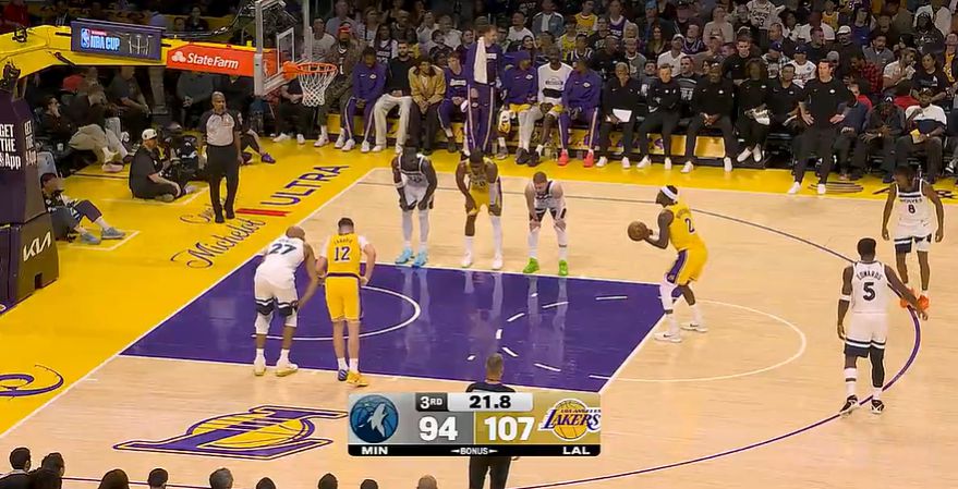 พลังโจมตีนั้นรุนแรงมาก! Lakers ทำคะแนนได้ 108 แต้มในสามควอเตอร์ เกือบทำคะแนนในเกมแรก