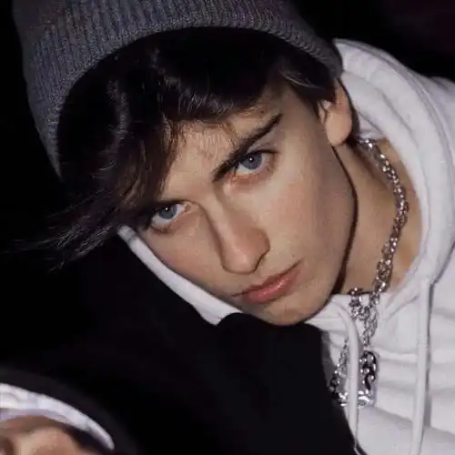 6686体育铜牌作者Sofia