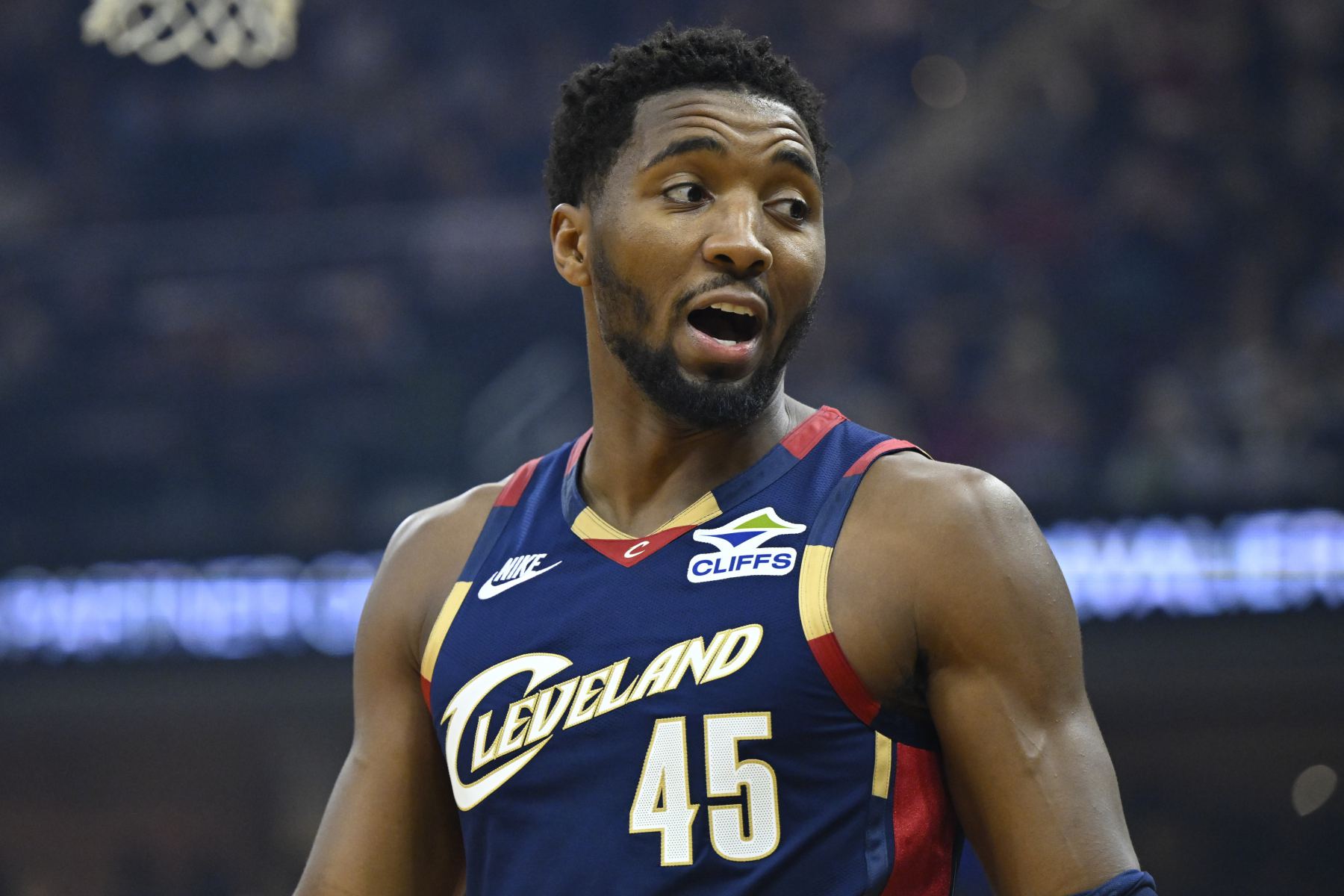 พลิกอำนาจ! มิทเชลทำคะแนน 30 คะแนนจาก 10 จาก 21 นัดและทำคะแนนได้ 14 คะแนนในควอเตอร์สุดท้าย