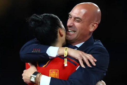 อดีตประธานสหพันธ์ฟุตบอลสเปน พูดถึงเหตุการณ์จูบกัน ผมไม่ขอโทษ มีคนจงใจโจมตีผม