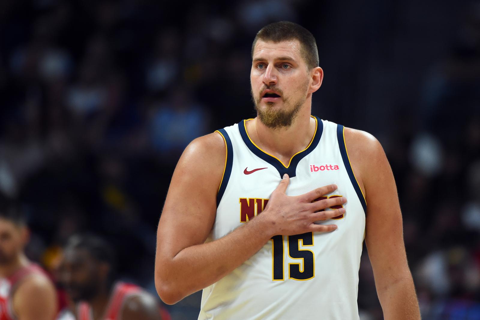 ในระหว่างการชนะห้าเกมของ Jokic เขาเฉลี่ย 32+12+12+2 ต่อเกม และยิง 73% จากสนาม